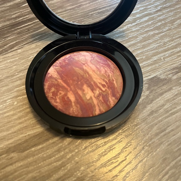 Laura Geller Blushes - Down to Earth Raspberry Sunswept - Picture 5 of 7